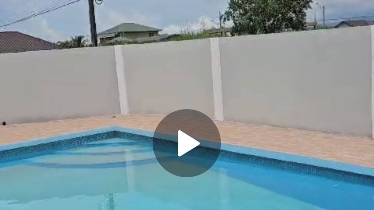 Jerningham Junction House | Unique Home Away From Home. Smoke Free Family Size Pool, Cameras for safety.