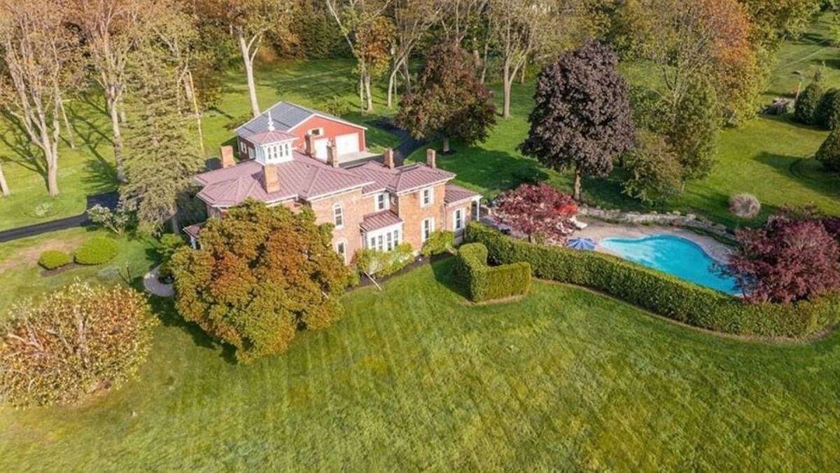 Penfield House | ~ Unique Home - Large Pool - 3 Acre Front Yard ~