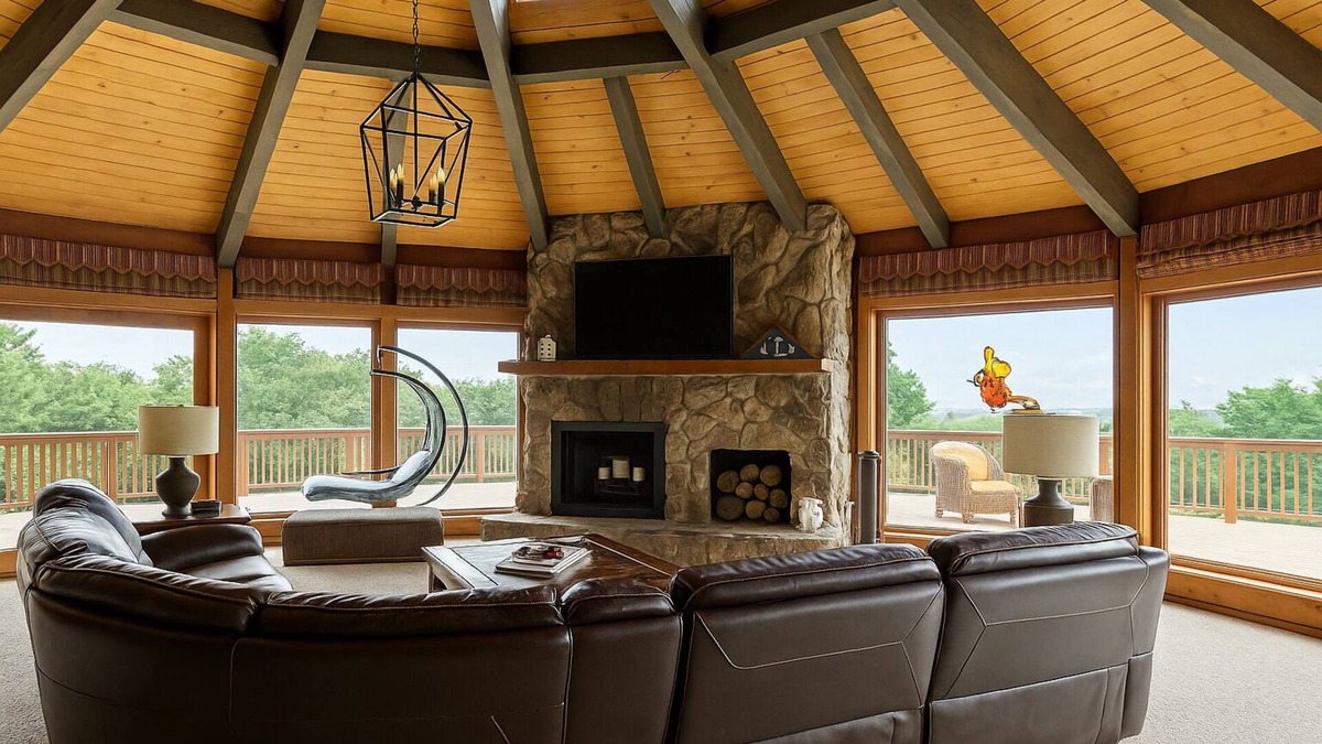 Buffalo Ridge House | Unique Home Where The Buffalo Roam! Perfect for Families, Reunions. Hunters.