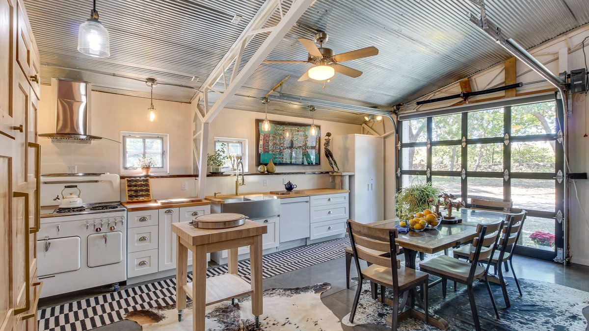 Lecompton Apartment | Unique Lecompton Studio w/Countryside Views