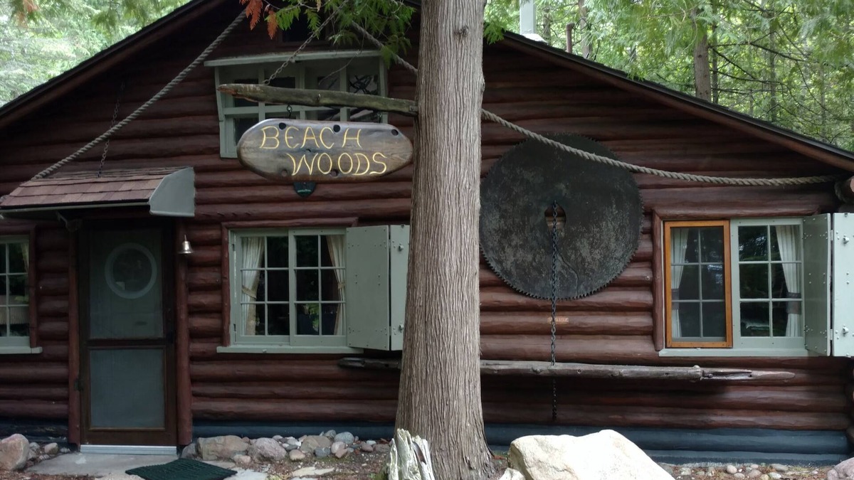 Charlevoix Cottage | Unique log cottage with view of Lake Michigan-pet friendly!