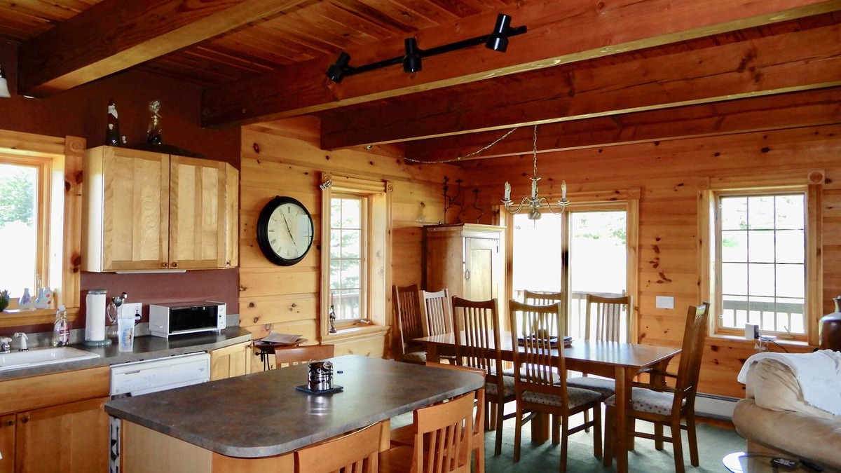 Ellicottville Ski Chalet | UNIQUE Log Style Cozy Ski Chalet - Walking Distance To Town - Pets Welcome