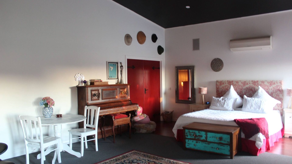 Earlston Bed & Breakfast | Unique Luxury Farmstay
