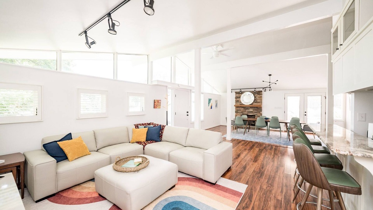 Lynchburg House | Unique Midcentury Minimalist w/Natural Light in the Heart of LYH