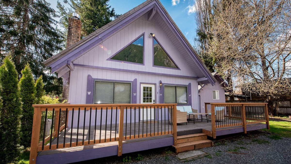 North Bend Cabin | Unique/modern/Mt Si/Shopping