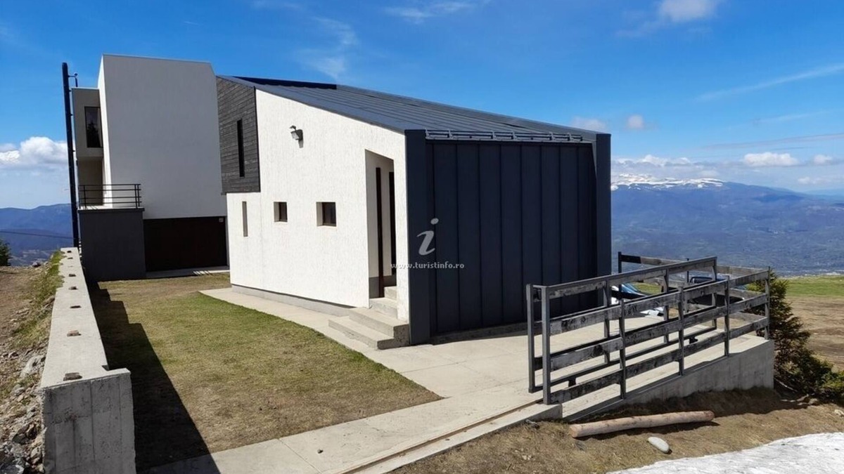 Petrosani Cabin | Unique Mountain Cabin