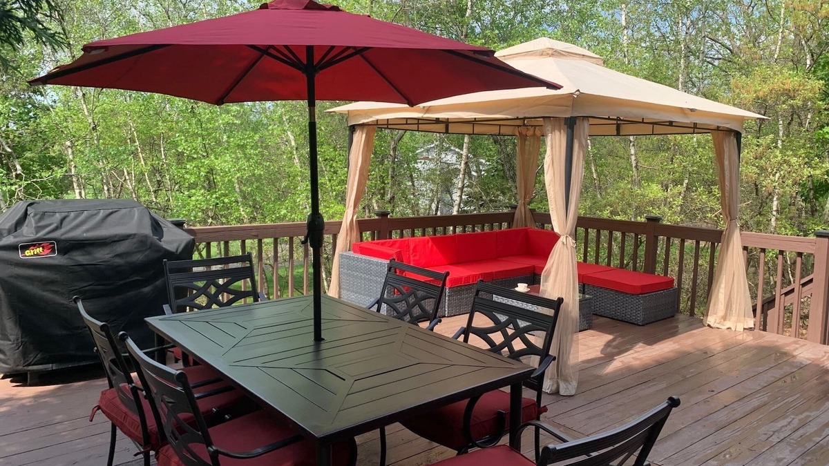 Tunkhannock Township House | Unique Mountain Cottage with Hot tub, Game Room, Central AC