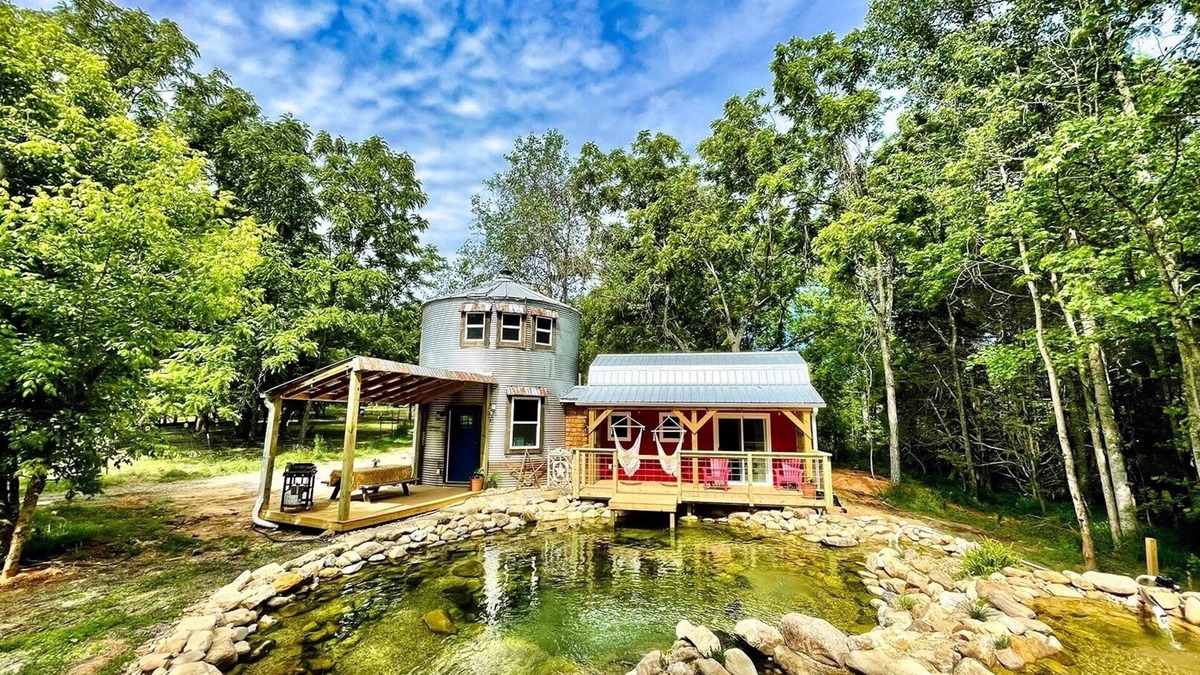 Trevilians House | Unique OASIS - Silo Barn - Swim Pond- 5 Miles Trails - Farm Animals - Waterfall