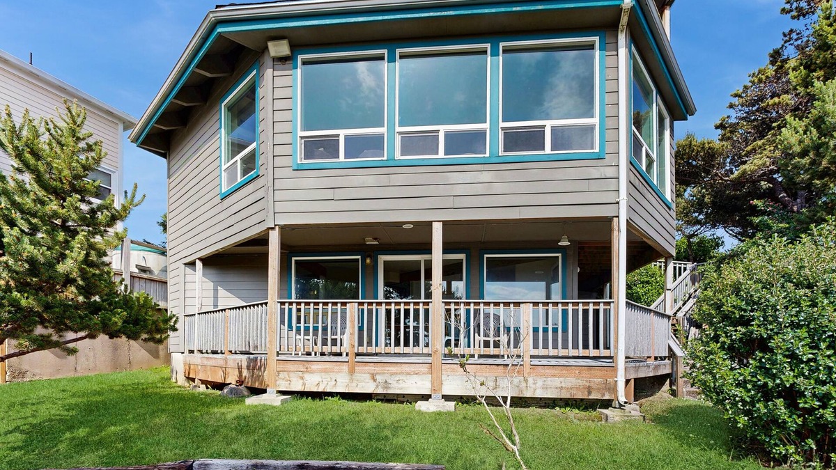 Newport House | Unique oceanfront home with gorgeous ocean views & private sauna