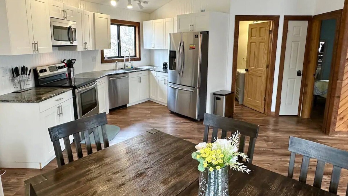 Huron House | Unique Octagon House - 8 Minutes to Cedar Point