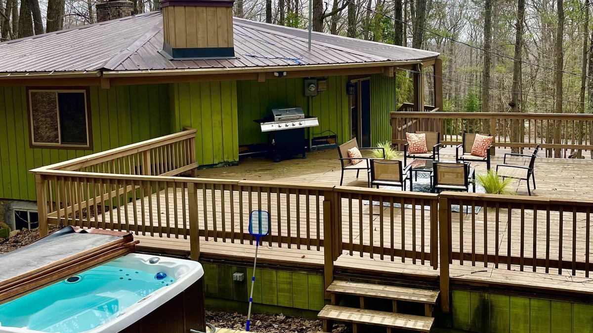 Rib Mountain House | Unique Octagon Ski Lodge in heart of Rib Mountain State Park with hot tub