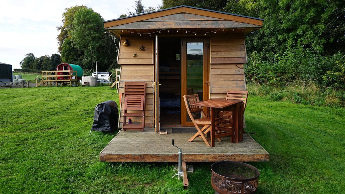 Hawick Cabin | Unique, Off- Grid Beehive Pod at Westcote Glamping