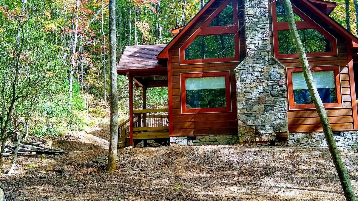Ellijay Cabin | Unique -Oliver Creek Cabin in Wilderness-PRIVATE-King Bed, WiFi, Hot Tub, Hiking