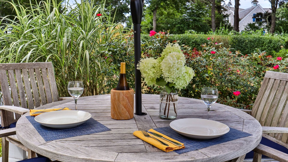 Chatham House | Unique Oyster Pond 3bd-2ba home in private setting close to downtown.