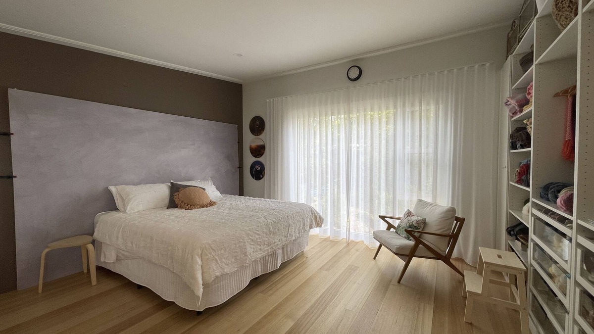 Hazelbrook Apartment | Unique photography studio space with amazing views