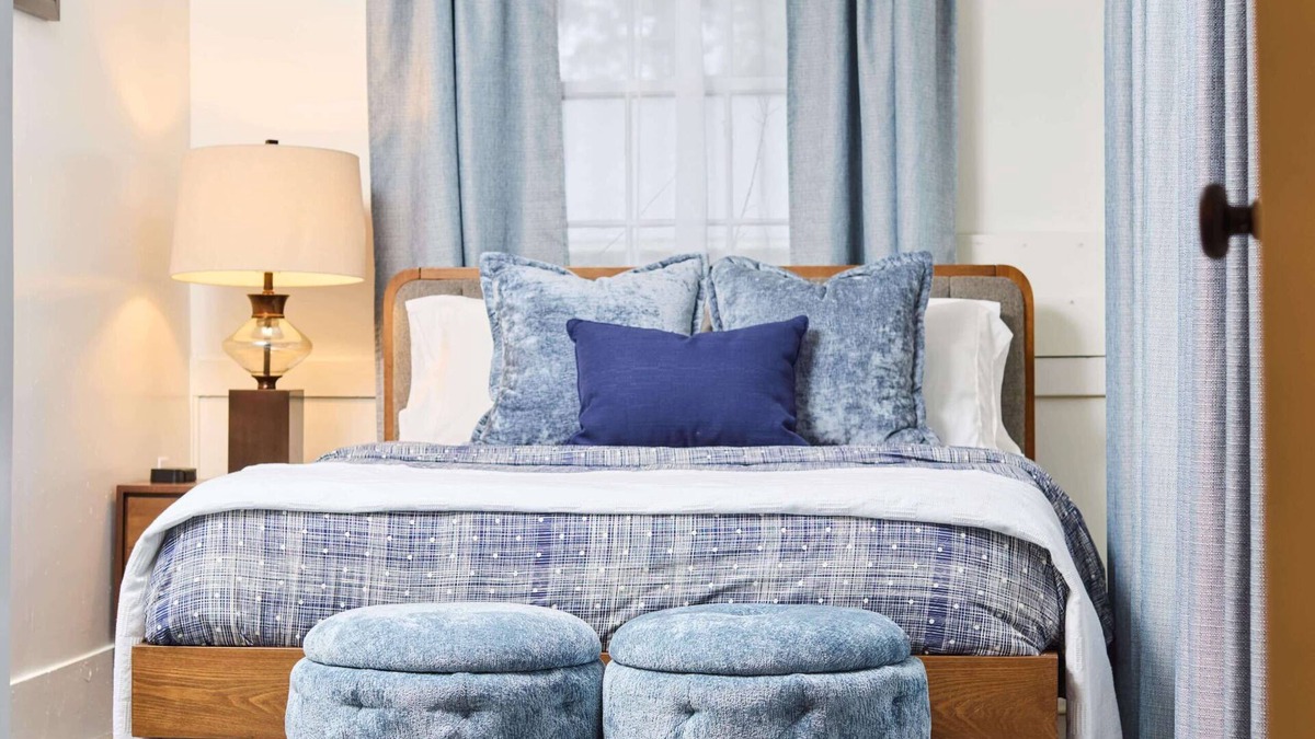 Midtown House | Unique Plaid Home, Min Away from Memorial&SSU+Pets