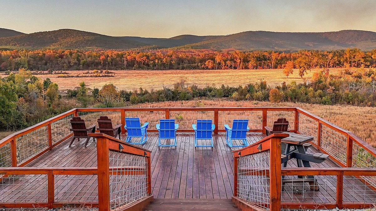Octavia Cabin | Unique private location, million-dollar views, pickleball, 1-story, river access & more