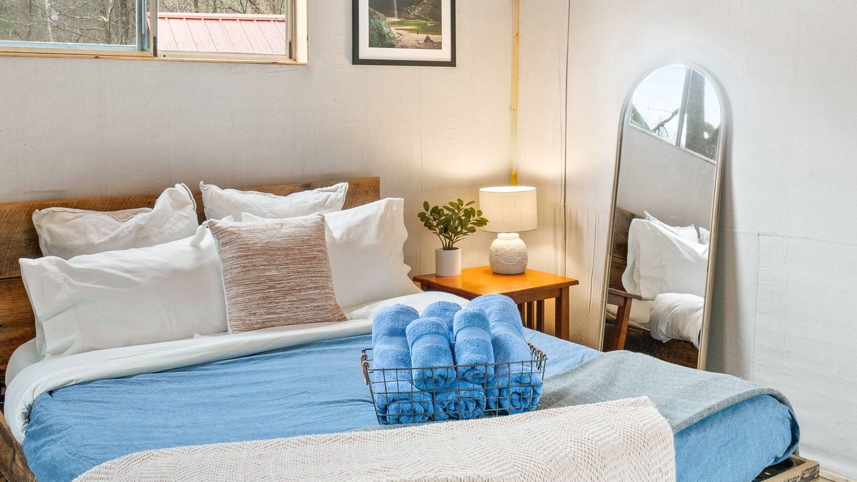 Stanton Cabin | Unique Red River Gorge glamping experience! Air Conditioned and Pet-Friendly
