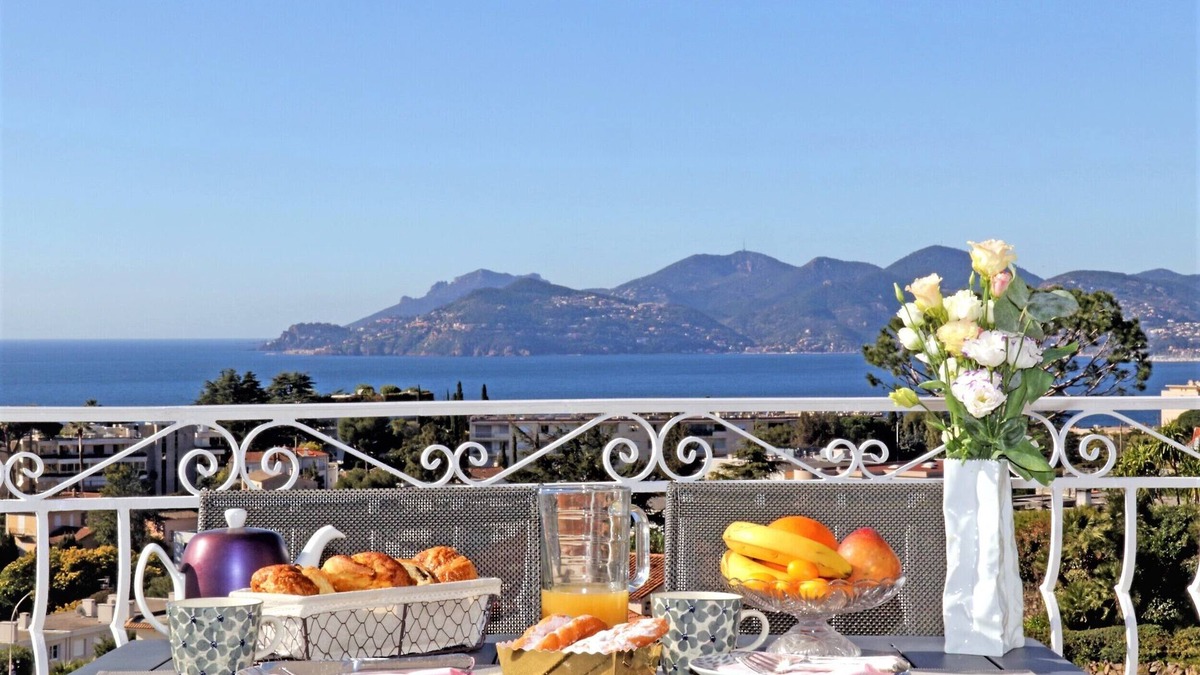 La Croix des Gardes Apartment | UNIQUE RESIDENTIAL LOCATION WITH A FANTASTIC VIEW OF THE BAY OF CANNES