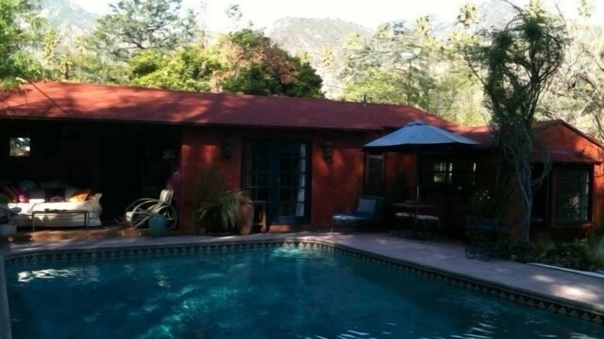Altadena House | Unique Resort-like Experience Of Indoor-outdoor Living With Pool And Spa-house.