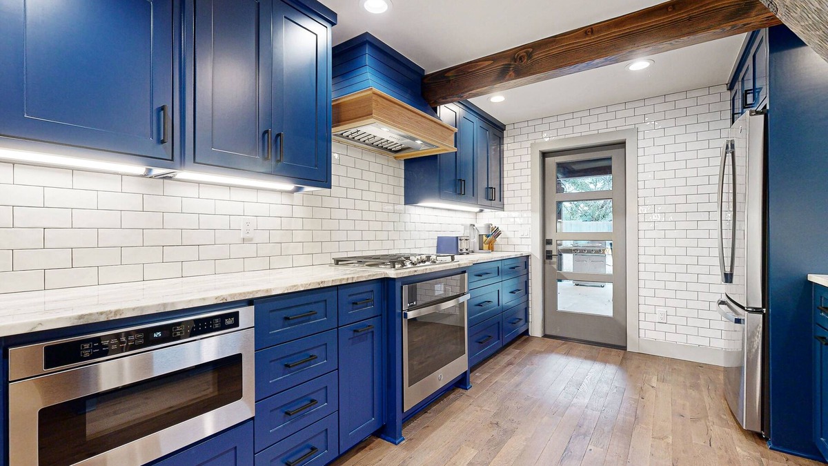Kingsland Cottage | Unique retreat with pickleball, cornhole, decks, grill, fireplace, AC, & W/D