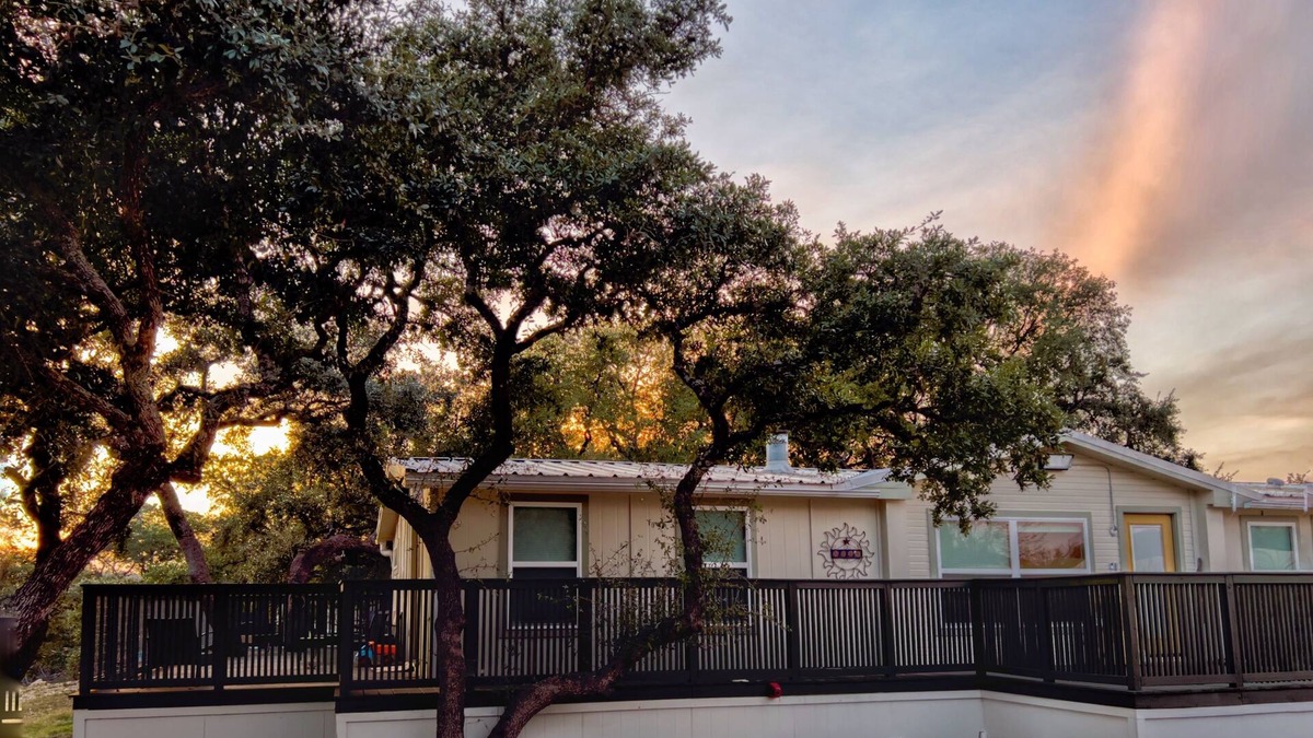 Pipe Creek House | Unique Riverfront Home - Casa Topo at Sparrow Bend
