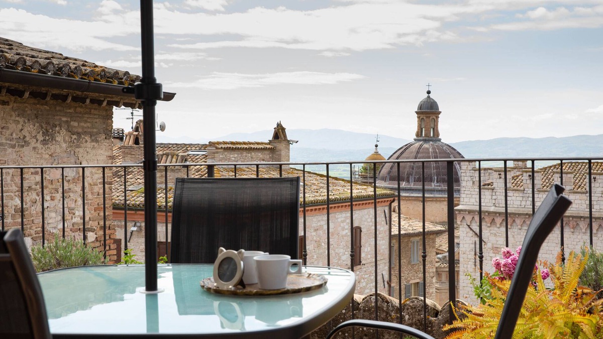 Assisi Apartment | Unique roof-top apt with terrace Assisi center