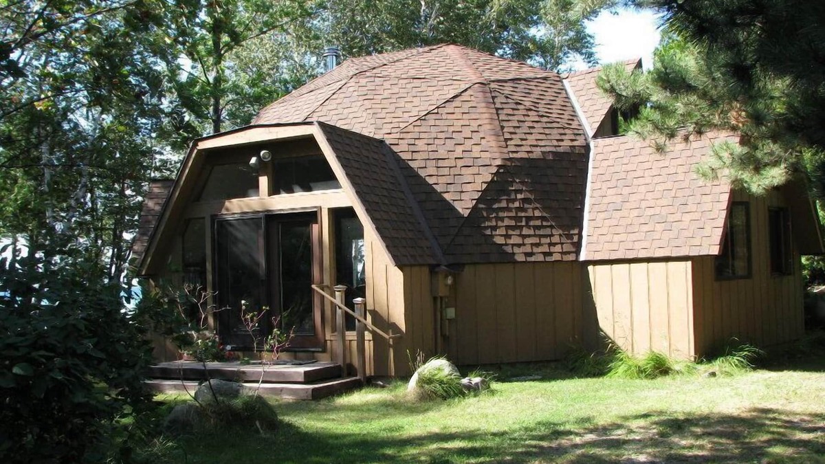 Northport Cabin | Unique round home Lake Michigan waterfront. Sunset views Firepit, Dog ok.