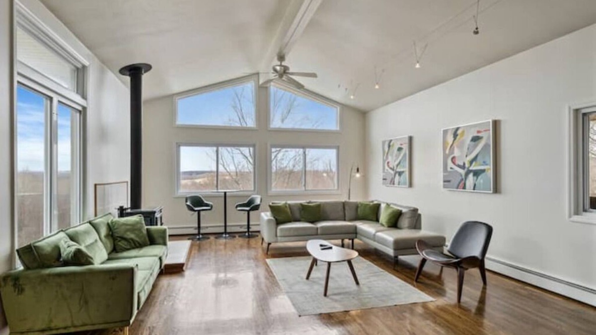 Monroe House | Unique Scenic home with king suite & Hot tub