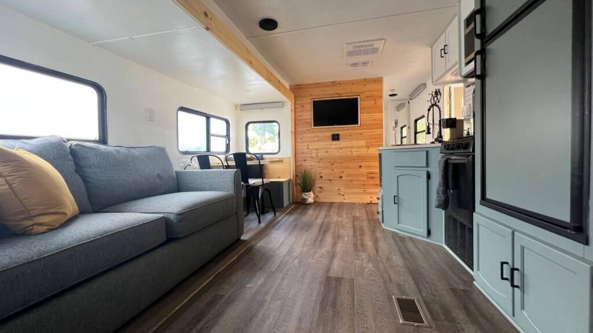 Bearss Plaza House | Unique Space with RV and Studio close to Busch Gardens and Zoo