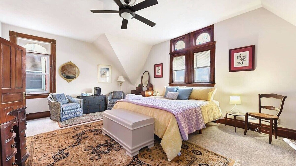 Pittsburgh House | Unique- Spacious- Highland Park-2 king- Quiet - BBQ- Free Street Parking
