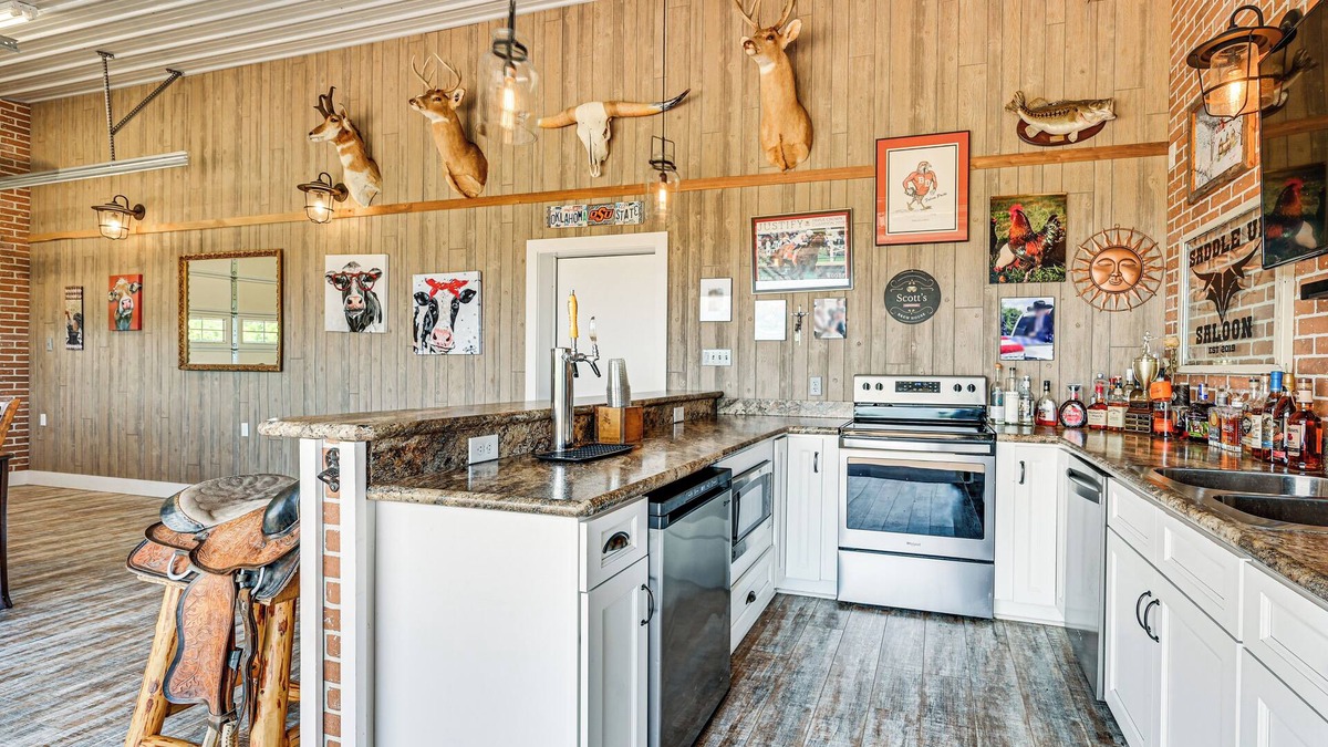 Falls of Rough House | Unique Stay: Barndominium Near Rough River Lake!