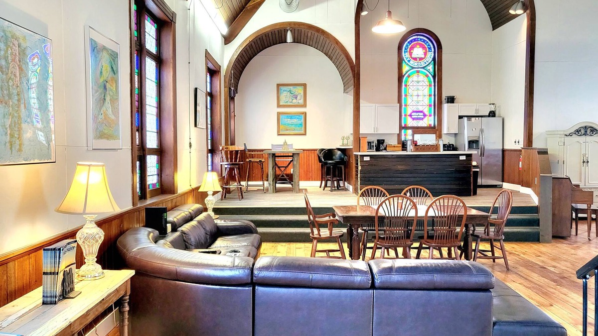 Durand House | Unique stay! Renovated historic church.