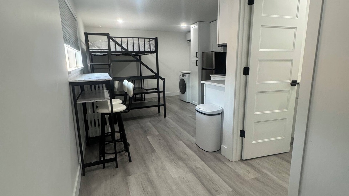 Sandy Cottage | Unique Tiny House in Sandy Close to Ski Resorts & downtown SLC