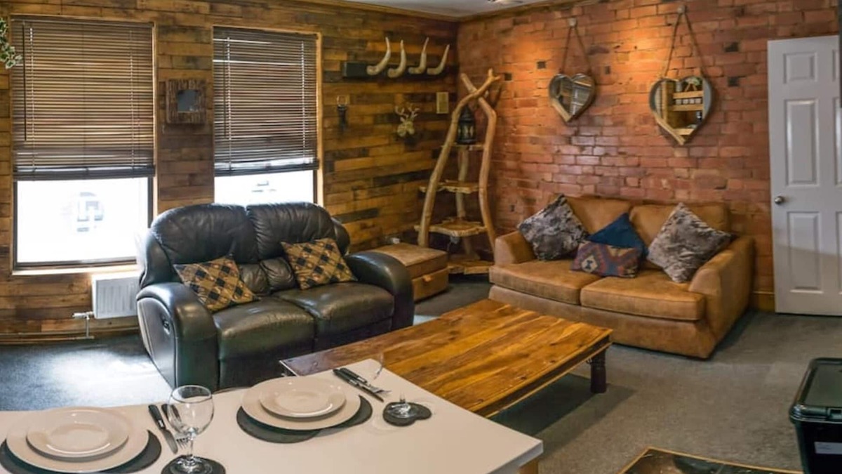 Loughborough Apartment | Unique Town Centre Apartment/Air Con/Private Roof Terrace/Jacuzzi/2 Bedrooms