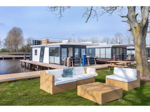 Offingawier Boat Rental | Unique vacation home