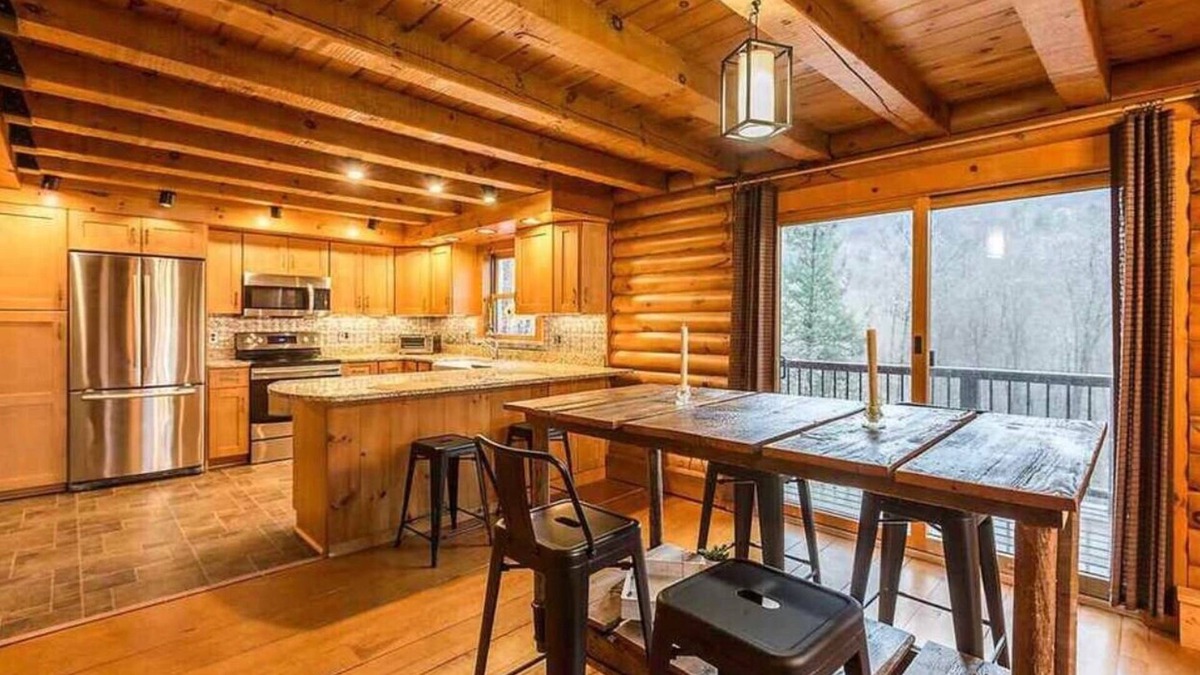 Arlington House | Unique Vermont Log Cabin Nestled in Red Mountains