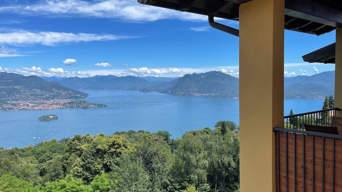 Levo Apartment | Unique view over the Lake, charming house surrounded by nature