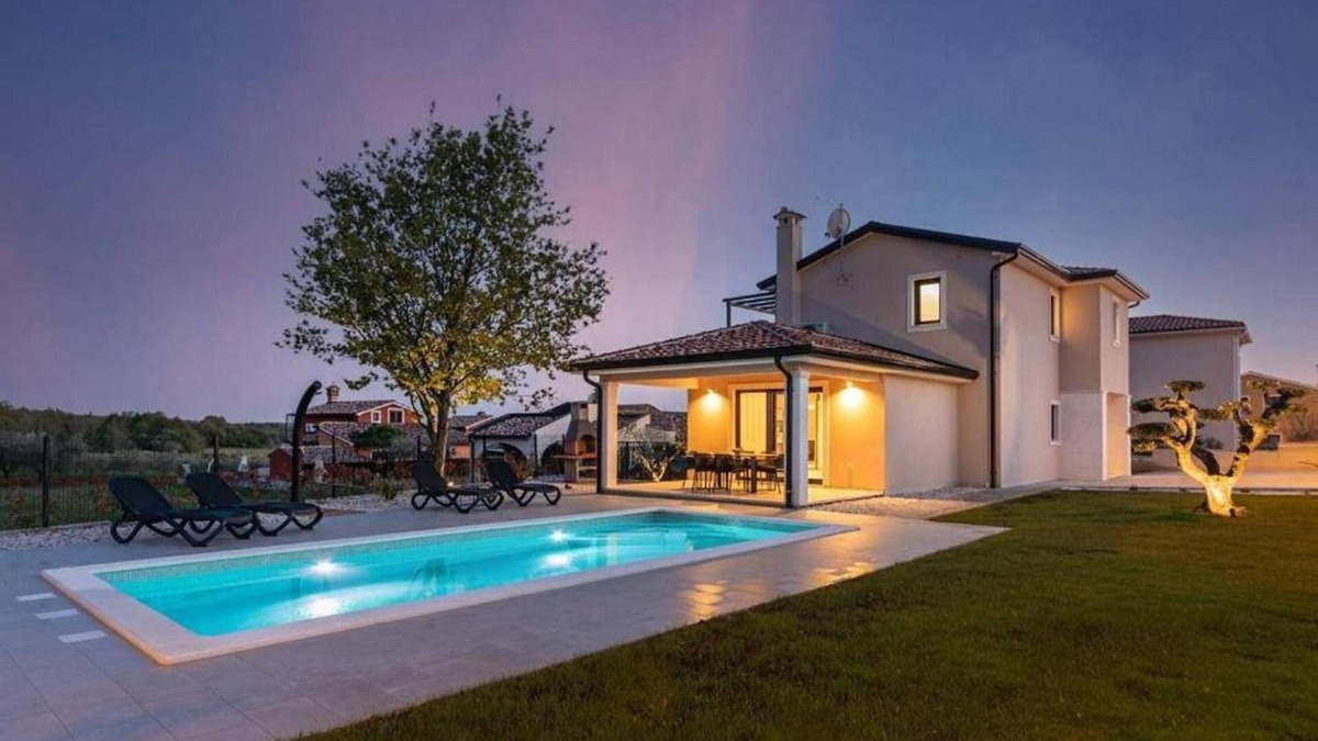 Susnjici House | Unique villa with private pool, sea views, baby cot, BBQ, air-conditioned bedrooms with many cycle paths