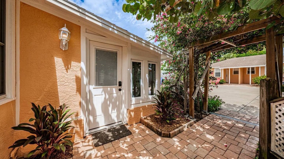 Dunedin Villa | Unique Villas 3Plex in the Heart of Downtn Dunedin