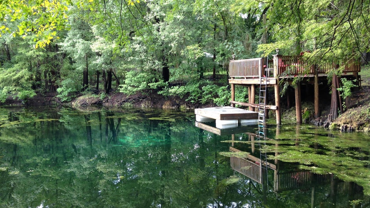 Fanning Springs Cottage | Unique Waterfront Small Cottage