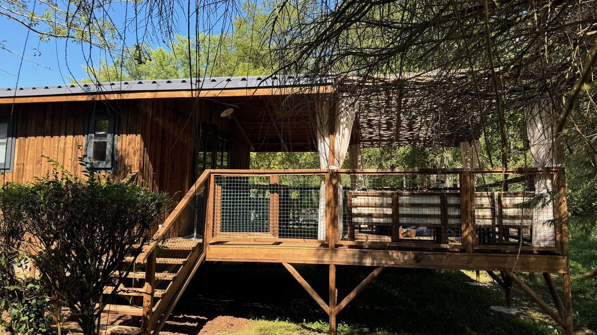 Saint-Astier Cabin | Unique Wood Cabin with Jacuzzi
