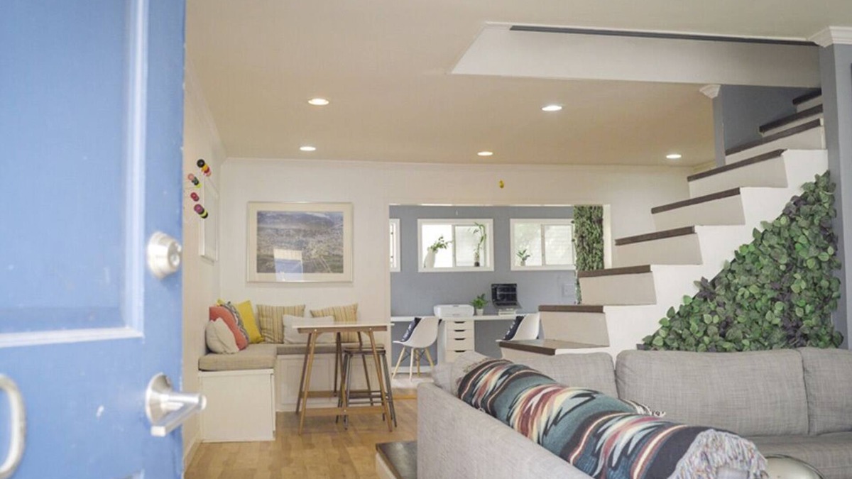 Oak Lawn Condo | Uniquely Designed Creative Space