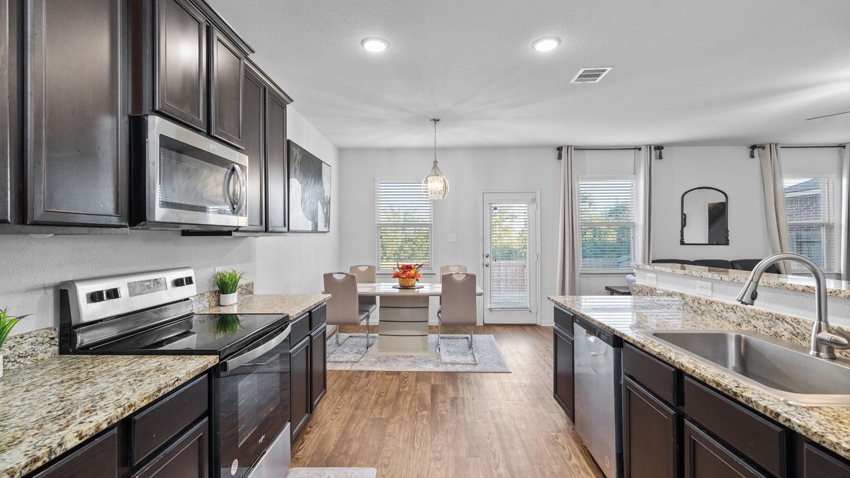 Manor House | Uniquely styled Home 20mins to Austin -COTA -TESLA