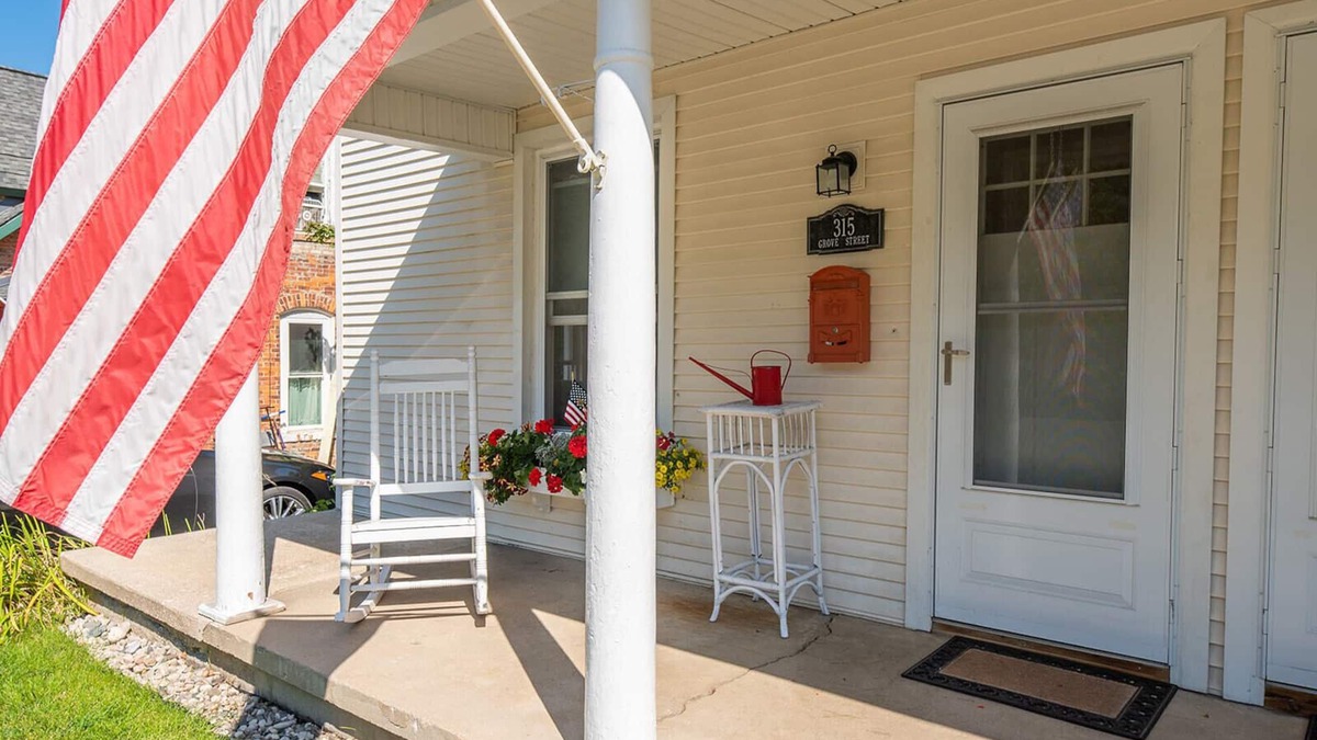 Petoskey House | Unit 1: Beautiful townhouse near to Petoskey shopping, restaurants and trails.