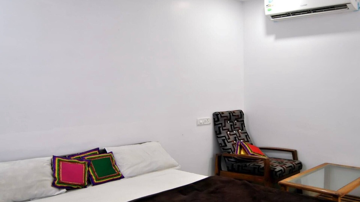 Jabalpur House | Unit 13 Beautiful and clean room to stay