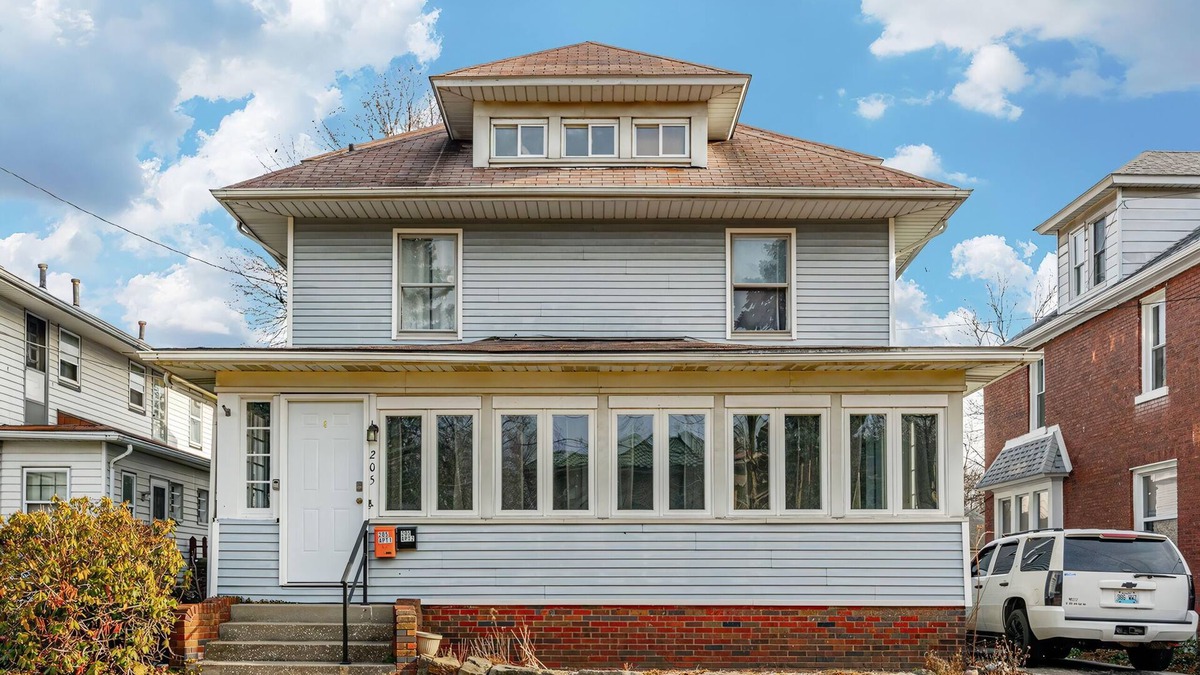 Highland Square House | Unit 2 at Oilgate at Oakdale