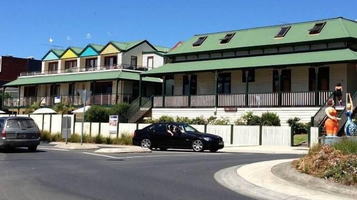 Lorne Apartment | Unit 2 Cora- Lynn 22-28 Mountjoy Parade