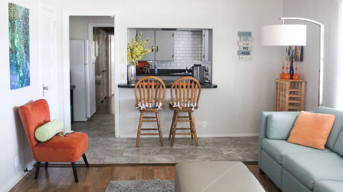 San Saba Apartment | Unit 204, a 1946 historic unit Triplex bungalow style apartment.