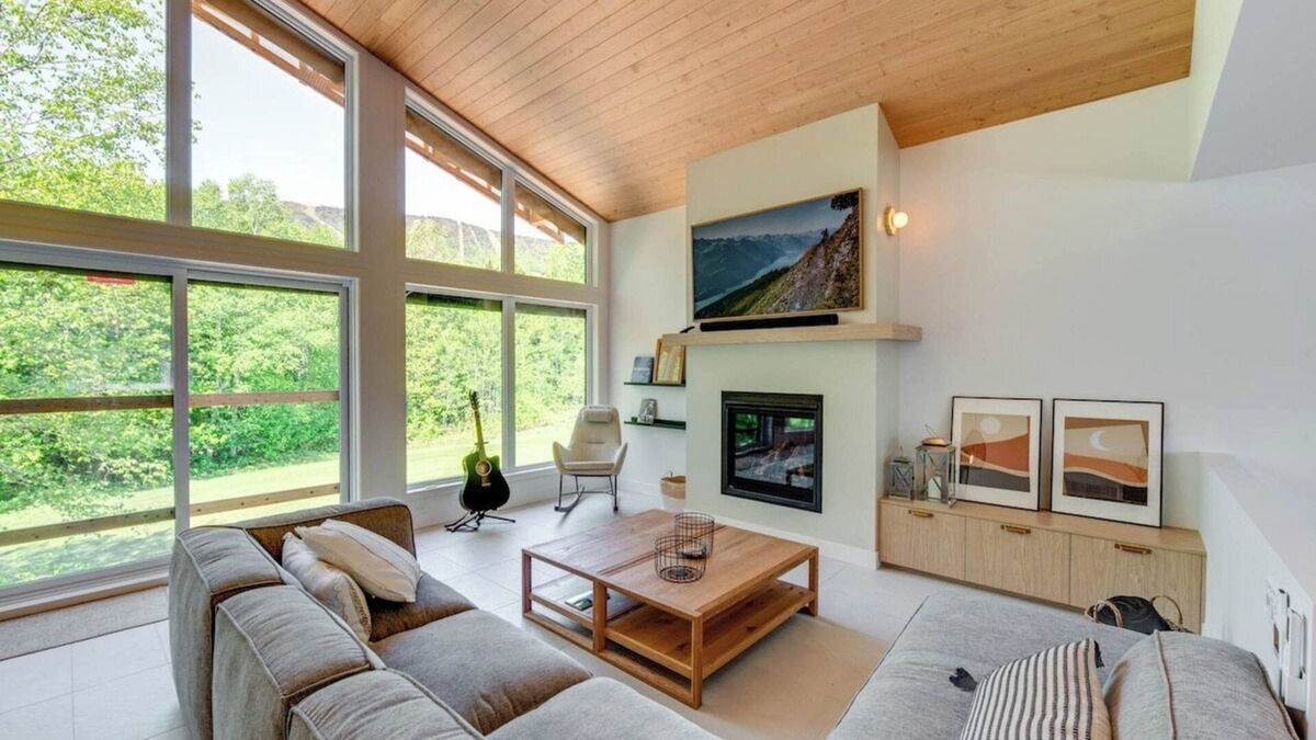 Beaupre Cottage | Unit 206 ski-in/ski-out - 4 bedrooms chalet for 12 people